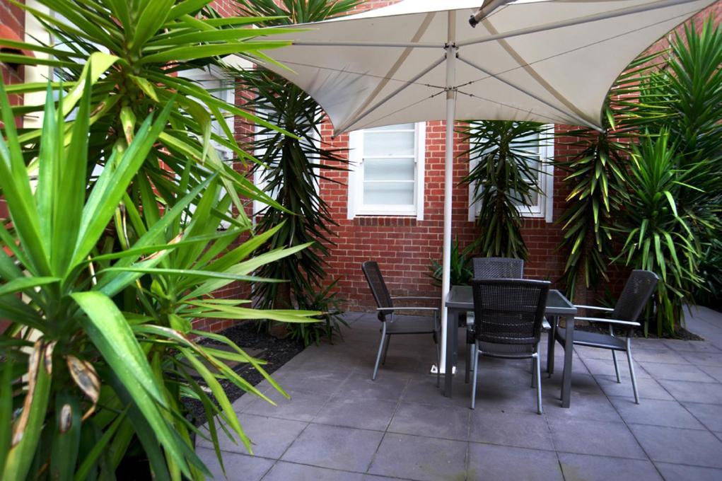 Aparthotel Quest East Melbourne City Exterior foto